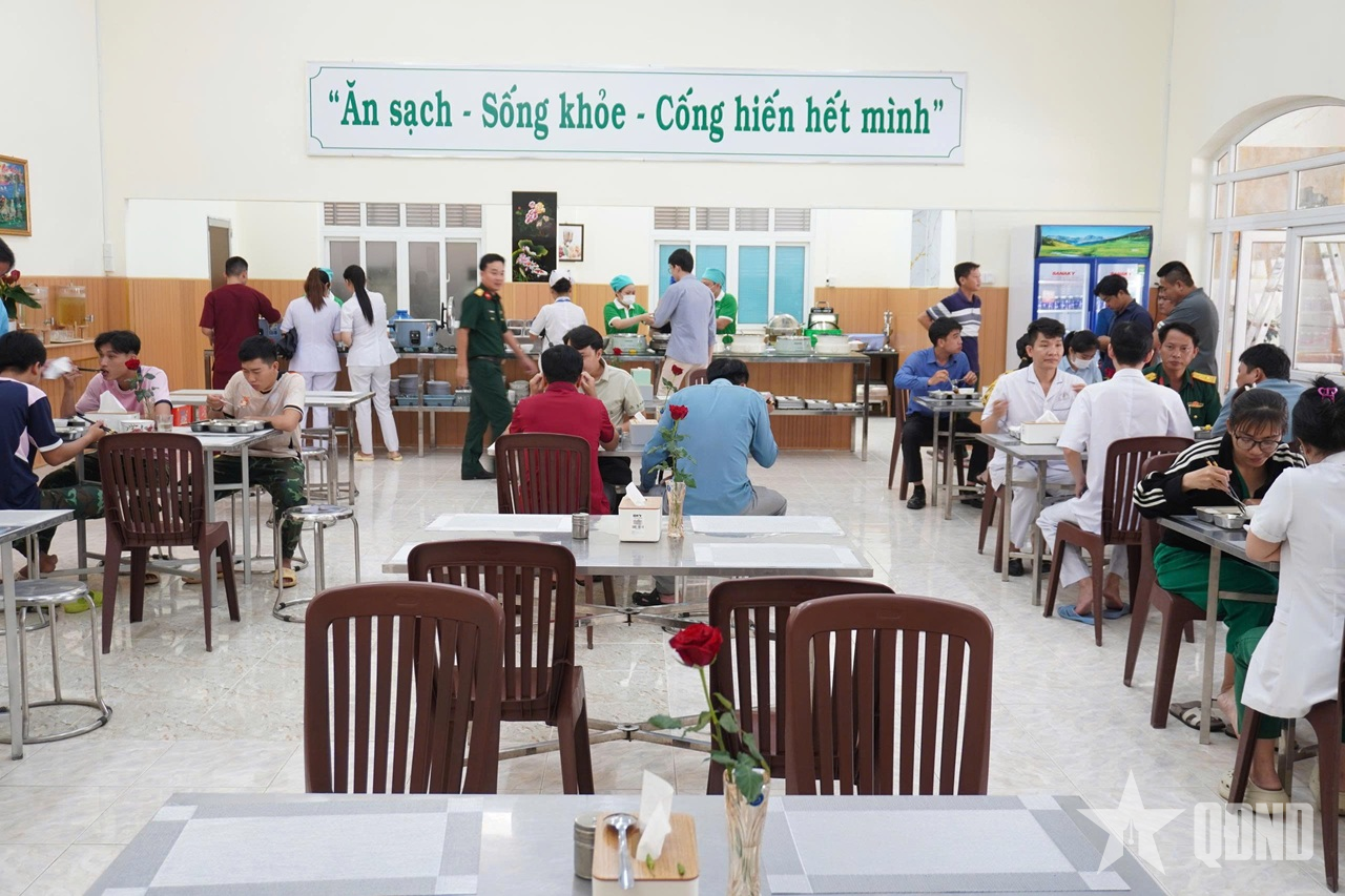 Quân khu 9: Nhà ăn ấm tình đồng nghiệp ở Bệnh viện Quân y 120